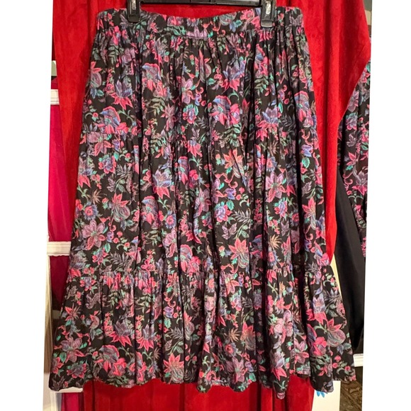Conversation Pieces Dresses & Skirts - Conversation Pieces Skirt Set Womens L Floral Black Cotton Good Tiered 2pc